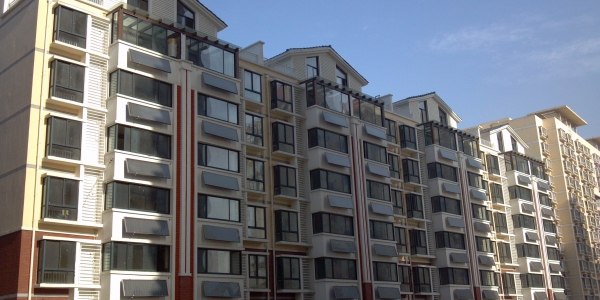 华源.河畔明珠小区阳台壁挂太阳能